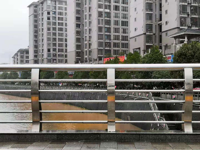 201不銹鋼復合管護欄