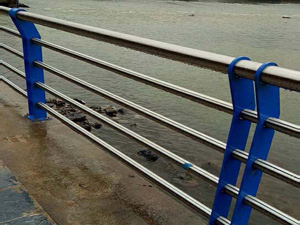 河道不銹鋼護欄案例