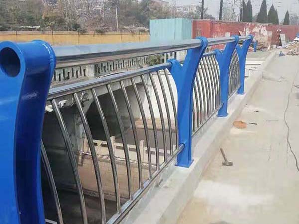 復合管護欄案例